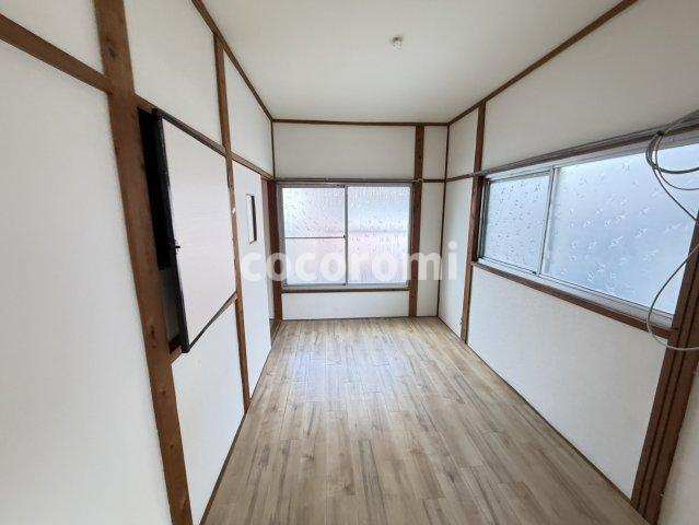池田旭町貸家の洋室
