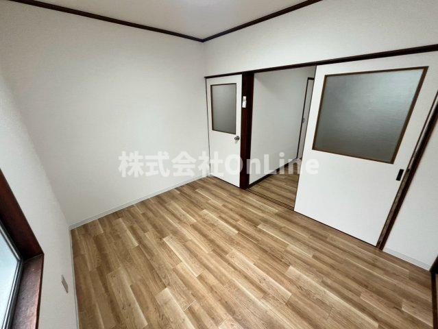 花園西町貸家の洋室