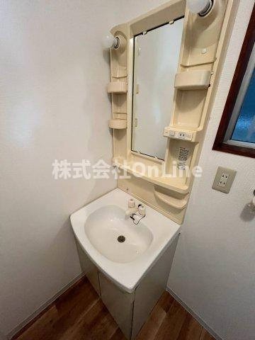 花園西町貸家の独立洗面台