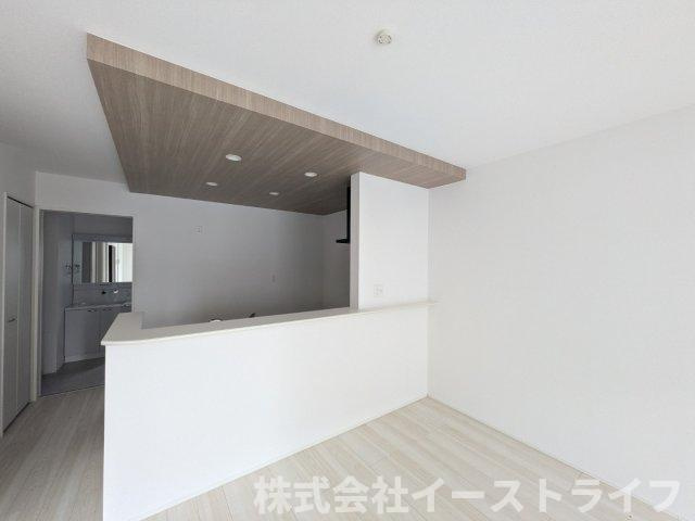 【新築戸建】　【オール電化】　【太陽光発電】　いわき市小名浜住吉5期のキッチン|3号棟写真　下がり天井がお洒落なキッチンです