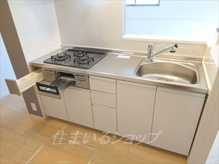 エミグランドＡのキッチン|３口ガスコンロ・グリル付きシステムキッチン