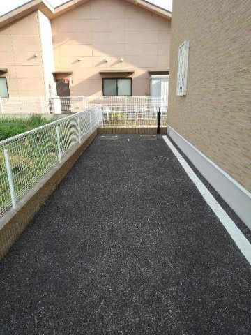 【駐車場】 | ポンチ　リーブロ