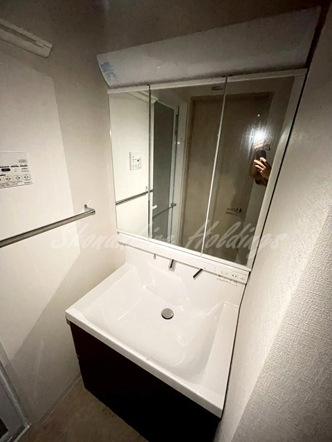 横浜市鶴見区馬場７丁目の賃貸マンションの洗面所|三面鏡洗面台♪