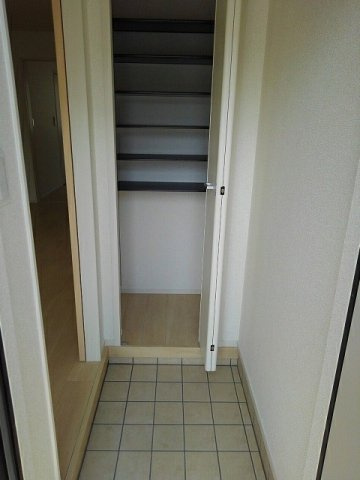 アンフィニ　プレジールの玄関