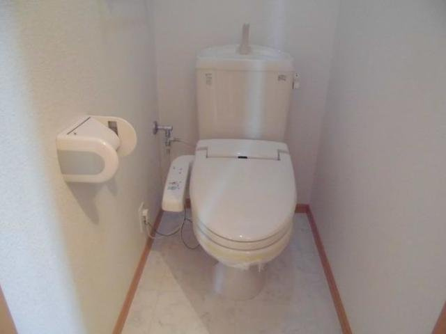 ノーヴァトワーレ　Ｆのトイレ|落ち着いた色調のトイレです