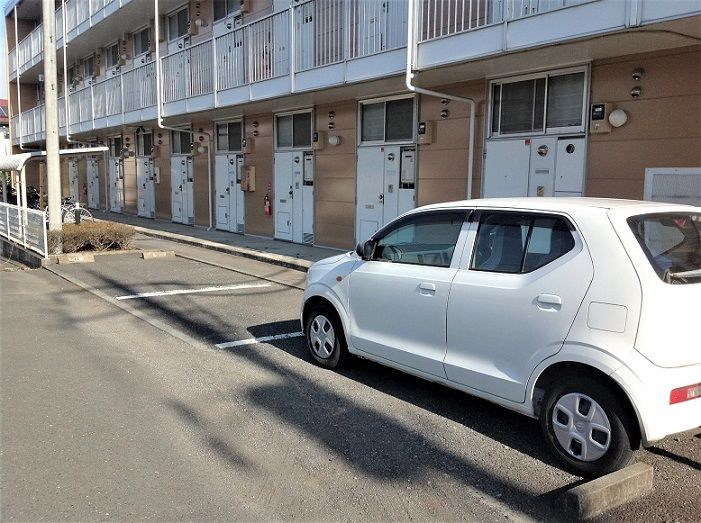 レオパレスパークヒルアオキの駐車場