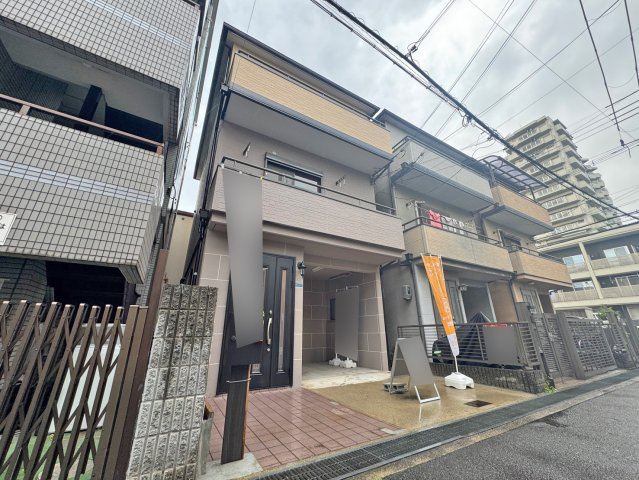 寝屋川市松屋町中古一戸建て｜4LDK＋駐車1台可の外観|京阪本線「香里園」駅徒歩8分、2026年7月リフォーム済み物件です。いつでも見学して頂けますので見学をご希望の方はお気軽にお問い合わせください。