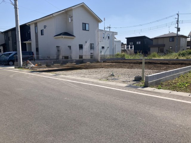 新築　前橋市後家町2期　Blooming　Garden　1号棟の前面道路含む現地写真|現地写真　北側接道幅員約6ｍ