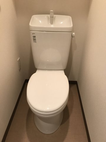 フェニックス永福町弐番館のトイレ|落ち着いた色調のトイレです