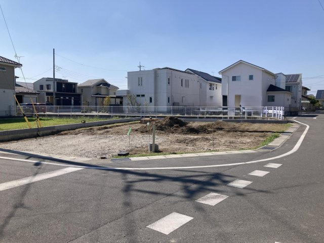 新築　前橋市後家町2期　Blooming　Garden　2号棟の前面道路含む現地写真|現地写真　北側接道幅員約6ｍ　東側接道幅員約6ｍ
