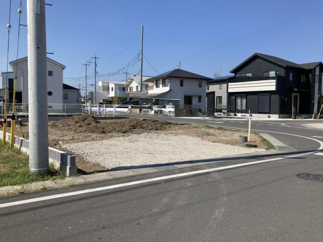 新築　前橋市後家町2期　Blooming　Garden　2号棟の駐車場|現地写真　駐車スペースは並列3台分可能です！
