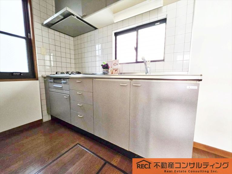 神戸市東灘区魚崎北町6丁目　中古戸建のキッチン|駐車スペース1台分有り！