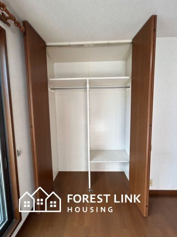 東山本新町3丁目の収納|2階約6.5帖の洋室収納。