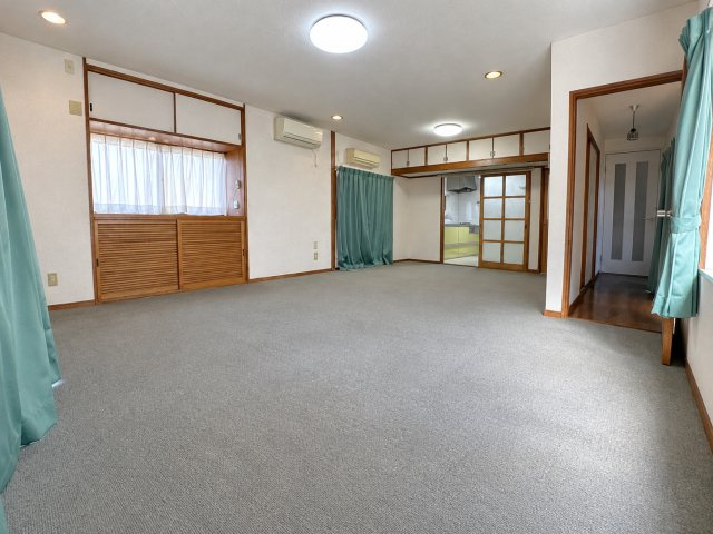 東松山市大字古凍　中古戸建の居間・リビング