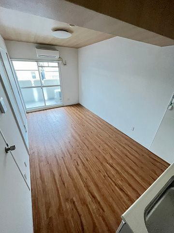 サンパレス甲子園（上鳴尾町）の居間・リビング