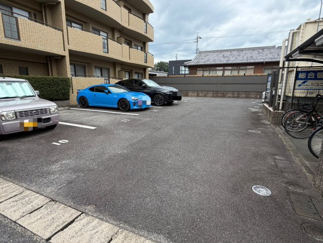 クレールの駐車場