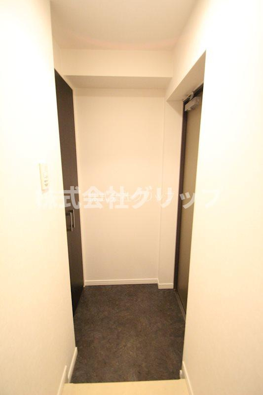 ライジングプレイス桜木町二番館の玄関