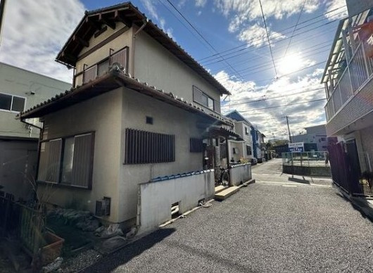 【土地】坂戸市薬師町建築条件なし売地の前面道路含む現地写真