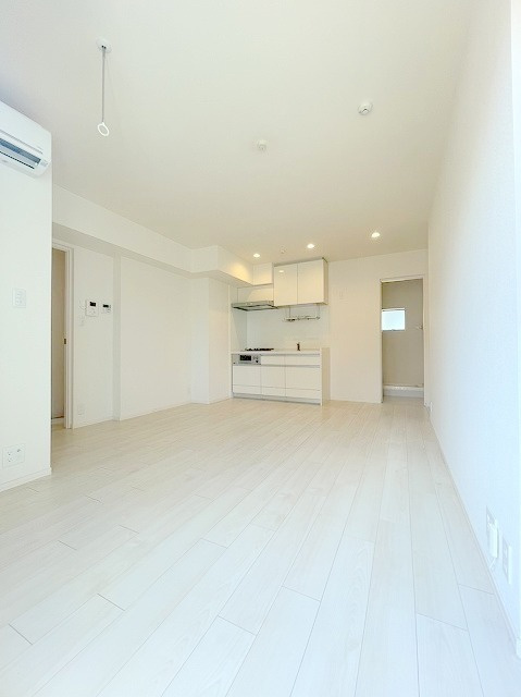 ヘーベルメゾン東山の居間・リビング|★明るいフローリングのお部屋です★