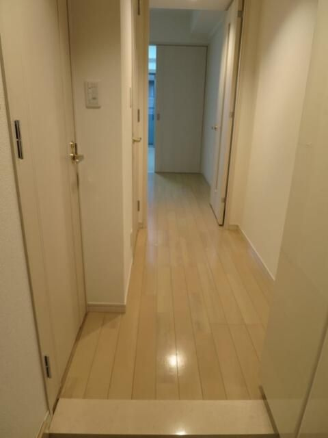 カスタリア新宿御苑の玄関