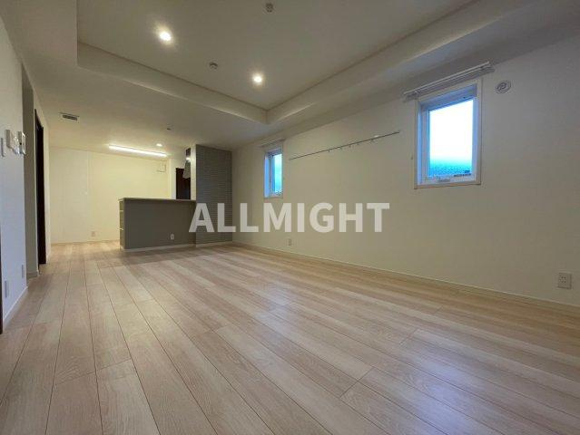 川崎市多摩区長尾４丁目のテラスの居間・リビング|★お部屋探しはオールマイト不動産までご相談下さい♪【044-543-9135】