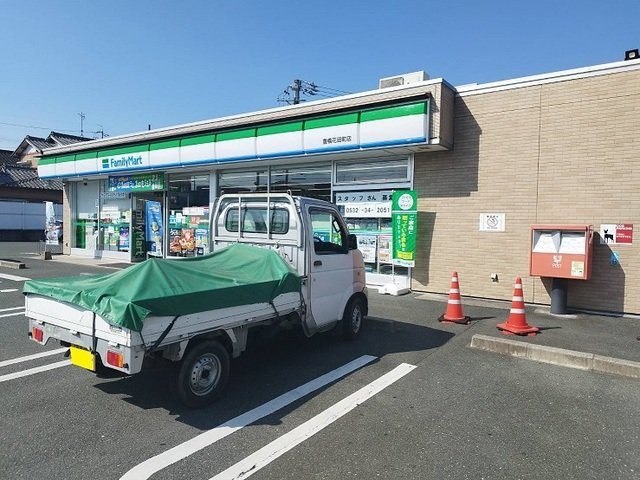 ネオコルソの周辺|ファミリーマートまで400m