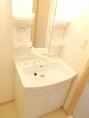 ドリーム　ブラッサム　Ⅳの洗面所|明るい洗面所です