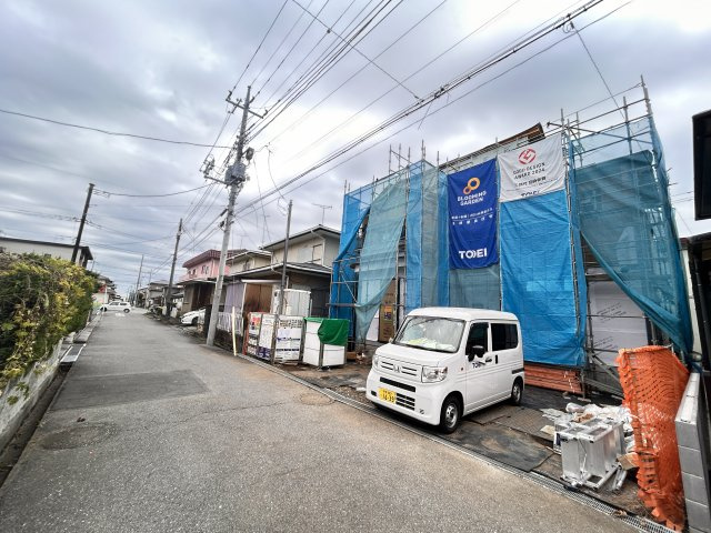 【ブルーミングガーデン】壬生町幸町3丁目 第2期の前面道路含む現地写真|〇1号棟〇
駅チカでありながら駐車スペース3台確保！
電車も車も移動手段良好です♪
※2026年10月撮影