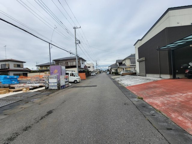 【ブルーミングガーデン】宇都宮市清原台6丁目 全2棟の前面道路含む現地写真|〇分譲地〇
前面道路はゆとりの6ｍ幅。
車の出し入れもスムーズで、来客時も安心♪
開放感のある街並みに、暮らしやすさが広がります！
※2026年10月撮影