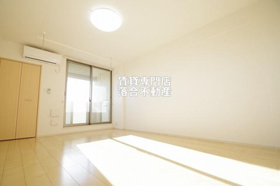 【居間・リビング】 | ブライト・Ｋ | 清潔感のある明るいお部屋♪