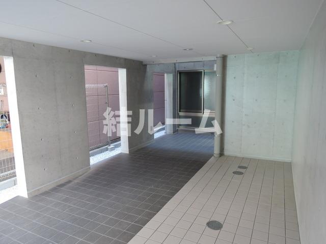 北区赤羽２丁目の賃貸マンションのエントランス