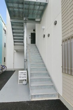 オリーブハウスのエントランス|※別部屋参考写真