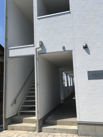 ルピナスのエントランス|毎日通るエントランスはこのようになっています