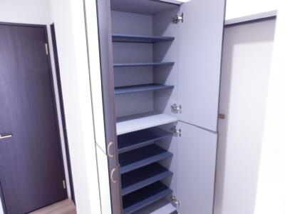 レガシー銀河の内装|シューズＢＯＸ