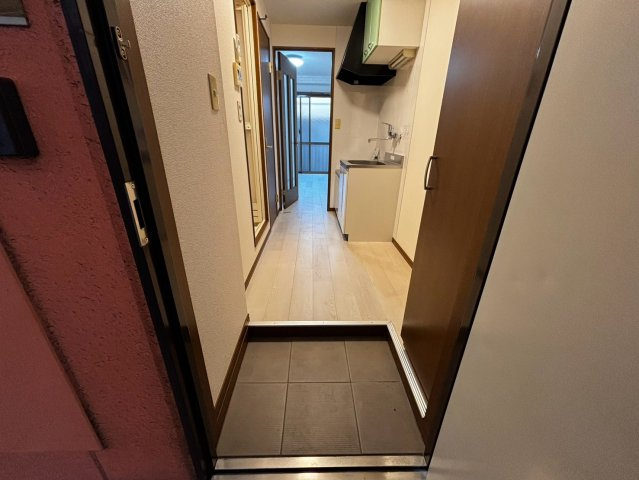 アパートメントハウスイマイの玄関