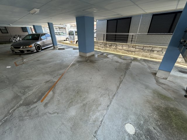 SANAQSVIIIの駐車場