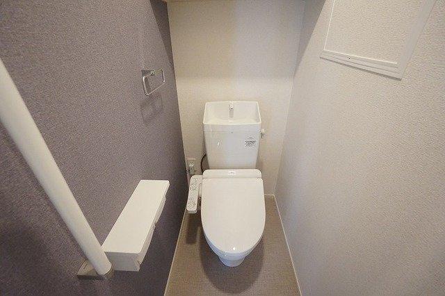 【トイレ】 | ユニットロル市瀬 | ゆったりとした空間のトイレです