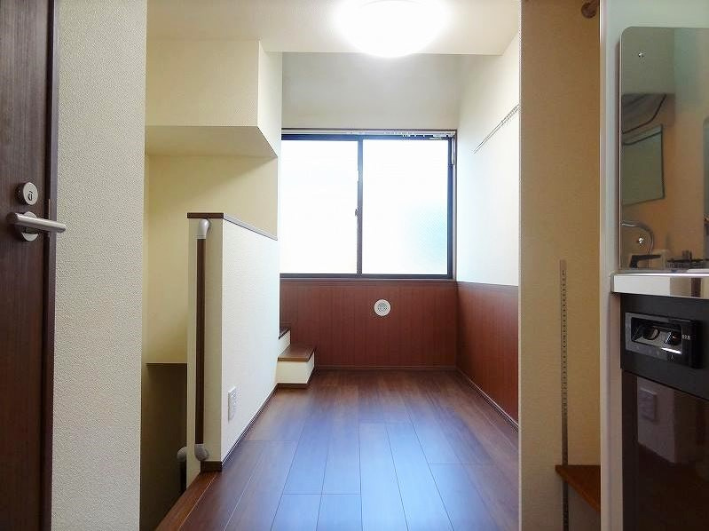 セレーナ高円寺前の居間・リビング|こちらのリビングで趣味の時間をお楽しみください