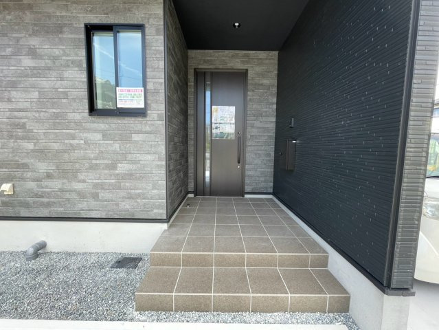 姫路市青山１丁目の新築一戸建のエントランス