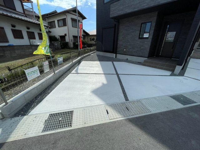 姫路市青山１丁目の新築一戸建の駐車場
