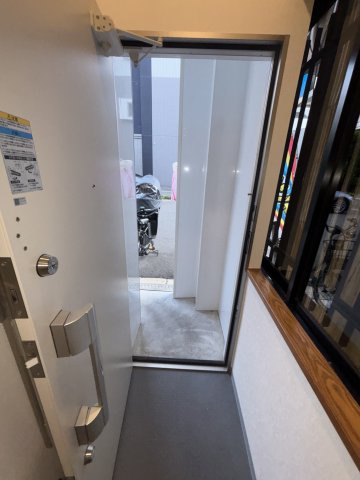 大阪市住吉区苅田７丁目の店舗事務所の玄関