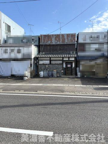 ６７６３２　各務原市蘇原栄町住居付店舗の外観