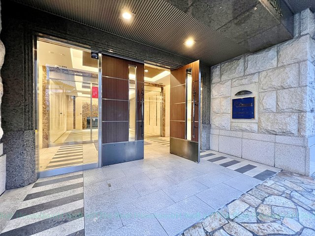 プレサンス名古屋ＳＴＡＴＩＯＮビジュのエントランス