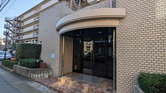 コスモ南与野のエントランス