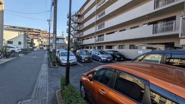コスモ南与野の駐車場