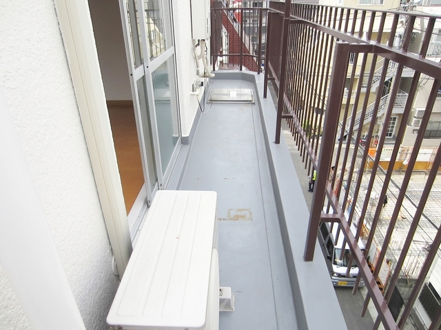 リーフハイツ藤の展望|広くて長いバルコニーです！