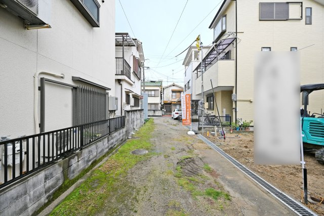 リーブルガーデン若王寺2丁目新築一戸建て│2SLDK＋駐車1台可の前面道路含む現地写真|前面道路は南側4.0ｍ私道です。南面道路につき日当たり良好、明るい住まいです。