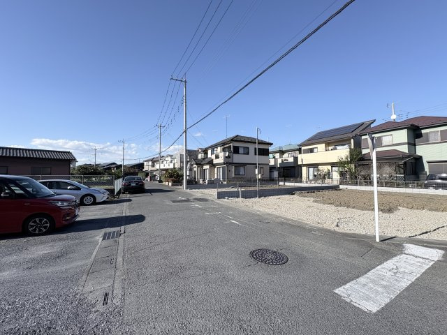 【前面道路含む現地写真】 | 熊谷市久下4丁目　LiveleGarden.s　新築戸建　全2棟  1号棟