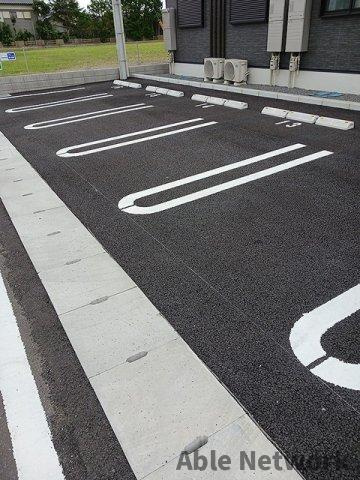ニコリヴⅠの駐車場