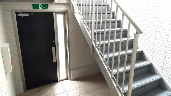 アースフィールド大津のエントランス